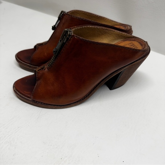 FRYE Izzy Zip Moto Boho Leather Mules Size 6.5B - Picture 2 of 10